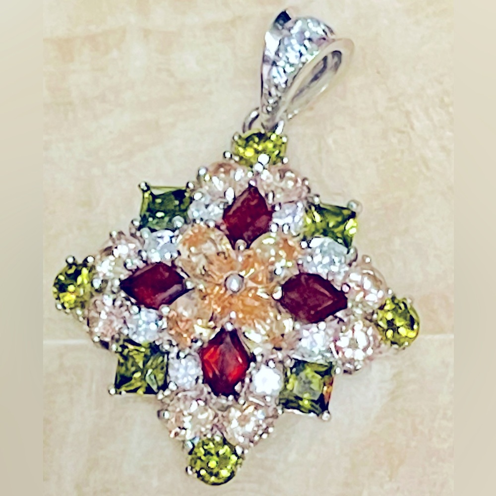 VINTAGE RARE CZS  AND PERIDOT STONED  “PENDANT” (only) SS925 breathtaking!!!